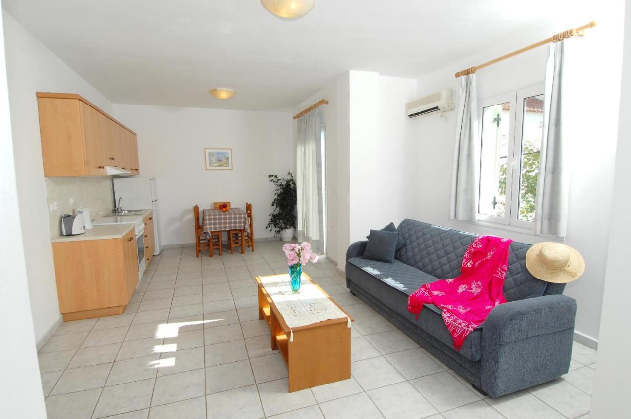 Alexis Studios And Apartments Agia Efimia Bagian luar foto