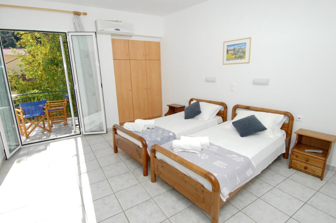 Alexis Studios And Apartments Agia Efimia Bagian luar foto