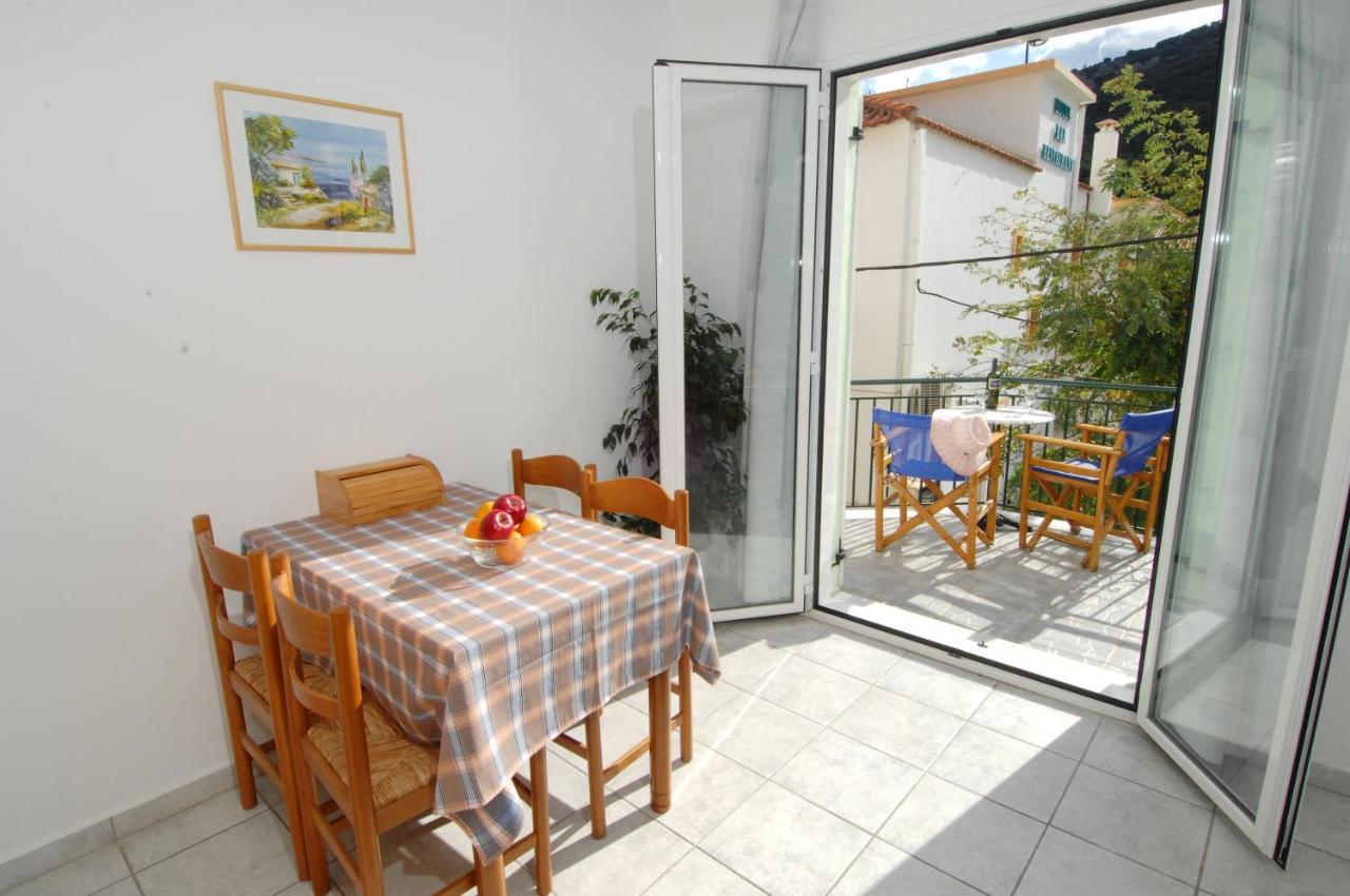 Alexis Studios And Apartments Agia Efimia Bagian luar foto